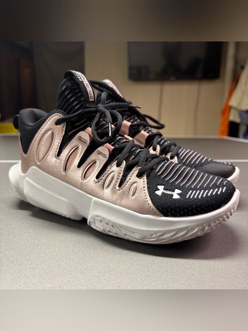 Under Armour Women's 8 Flow Breakthru 4 Basketball Shoes Black Rose Gold A302